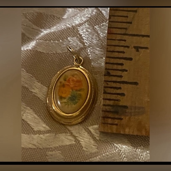 MAKE AN OFFER 🍒 Vintage Costume Avon Flower Pendant #9107 - Picture 4 of 6